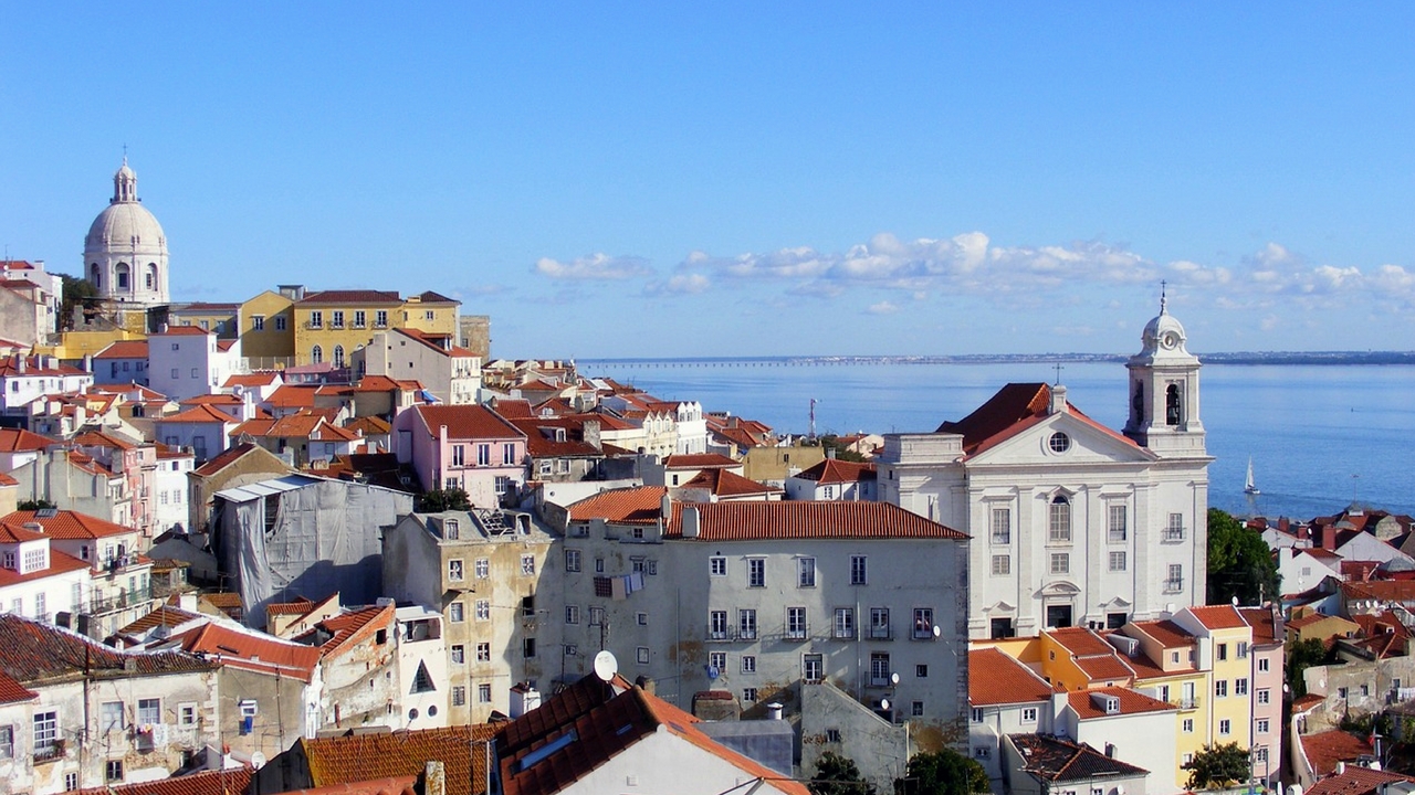 ariel view of lisbon and its many white buildings