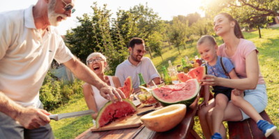 retire overseas enjoy a picnic