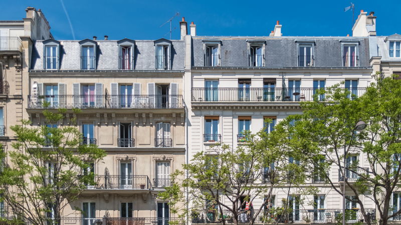 traditional style apartment buildings in Paris