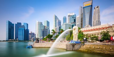 Singapore skyline at the Merlion fountain.