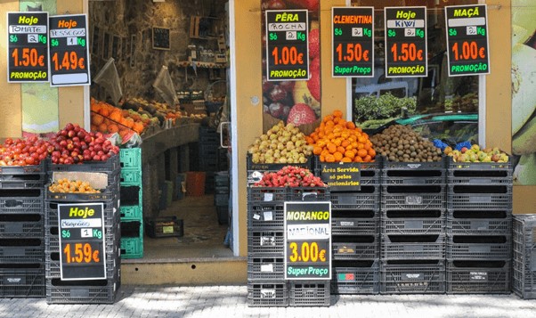 Fresh fruit and produce in Rei da Fruta, Porto