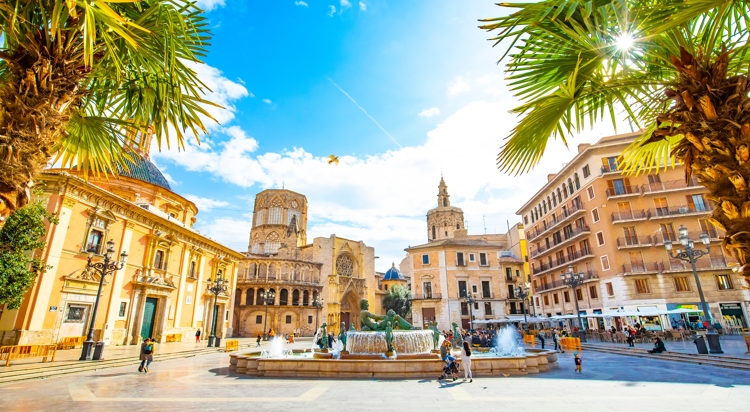 Panoramic view of Plaza de la Virgen (Square of Virgin Saint Mary) and Valencia old town